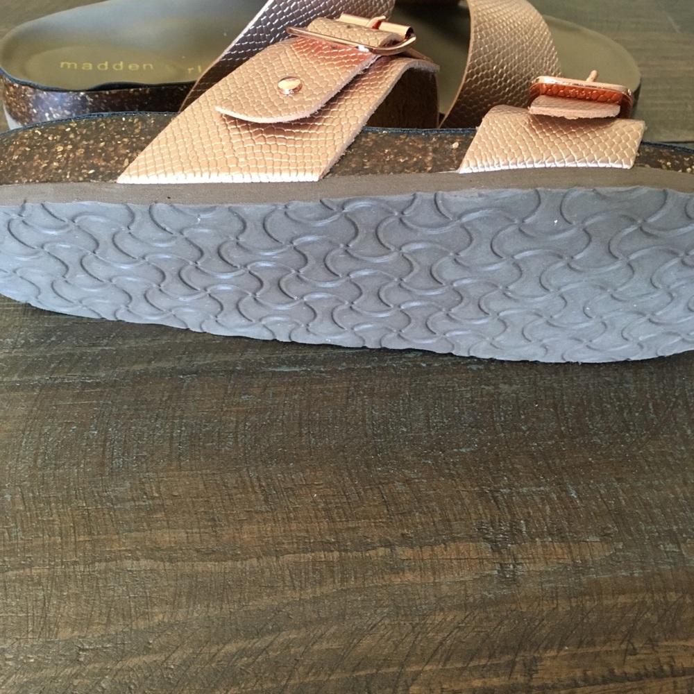 ❌SOLD❌Madden Girl size 8 “Brando” Sandal Rose Gold - Picture 8 of 8